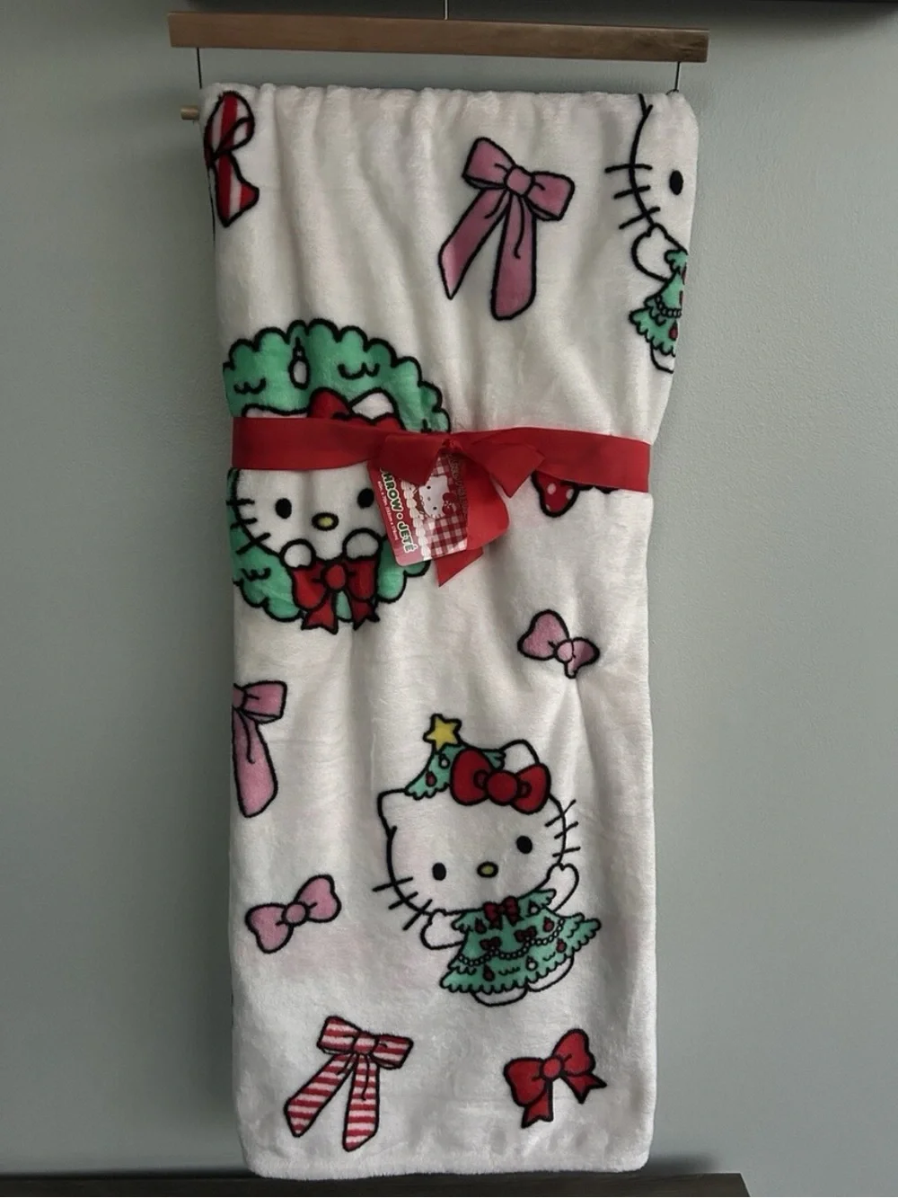 Hello Kitty Bow Wreath White Plush Holiday Throw Blanket